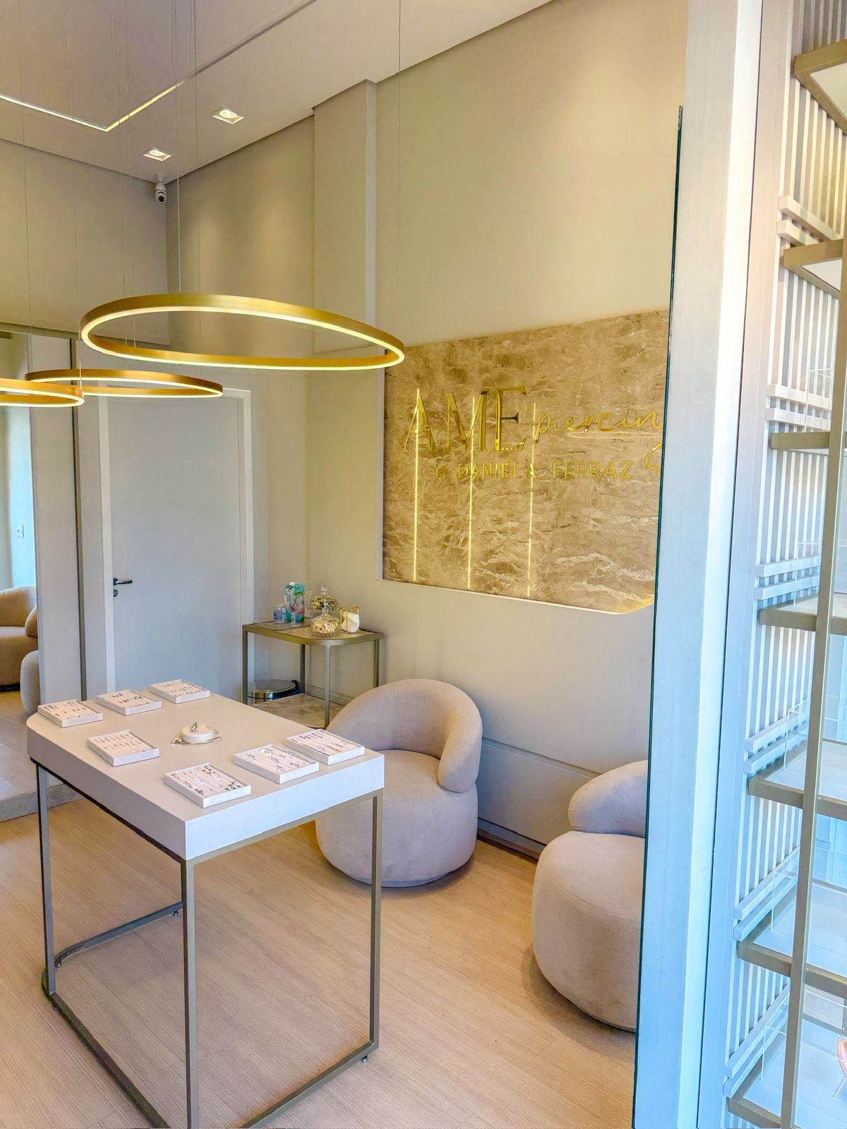 Interior da Ame Piercing — Joalheria de Piercings em Sete Lagoas